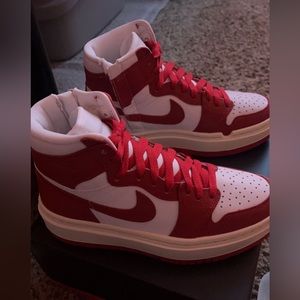 NIKE AIR JORDAN 1
